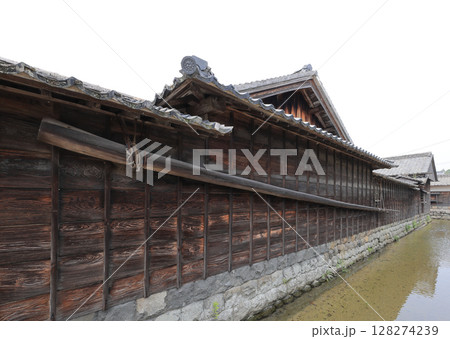 高知県安芸市、土居廓中の街道沿いの登録文化財住宅 128274239