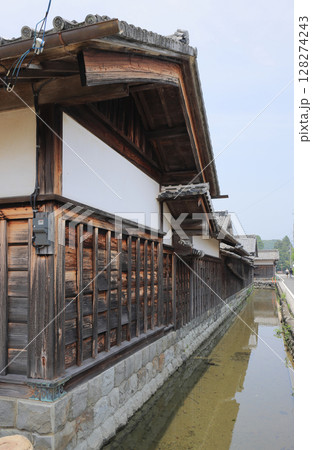 高知県安芸市、土居廓中の街道沿いの登録文化財住宅 128274243