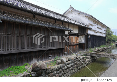 高知県安芸市、土居廓中の街道沿いの登録文化財住宅 128274291