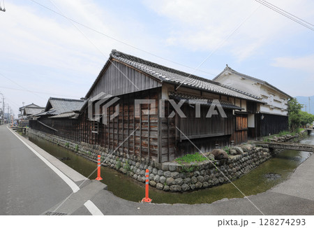 高知県安芸市、土居廓中の街道沿いの登録文化財住宅 128274293
