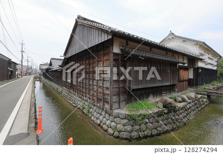高知県安芸市、土居廓中の街道沿いの登録文化財住宅 128274294