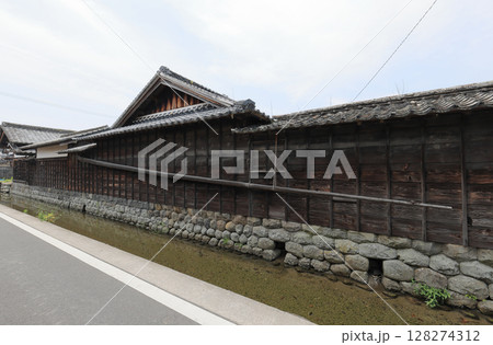 高知県安芸市、土居廓中の街道沿いの登録文化財住宅 128274312