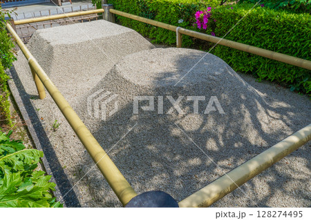 奈良県葛城市　石光寺の相観の沙 128274495