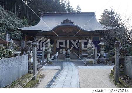 【四国八十八ヶ所】第六十番　早春の横峰寺本堂　愛媛県西条市 128275218