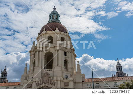 アメリカ　パサデナの市庁舎 128276457
