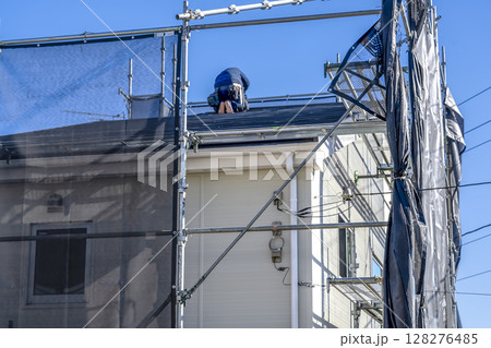戸建て家屋の屋根修理工事　作業員 128276485