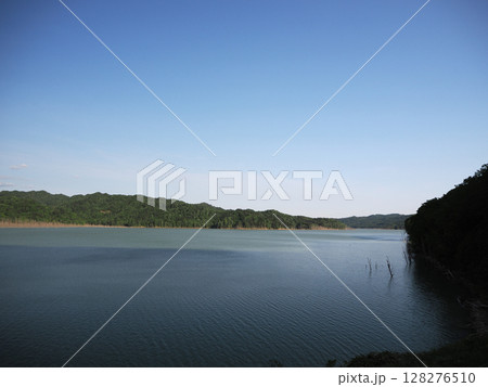 ダム湖のシューパロ湖の風景 ダム湖のシューパロ湖の風景 128276510