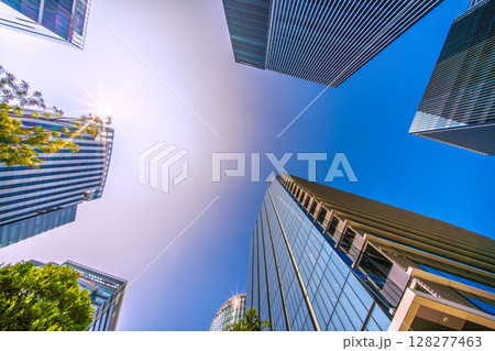日本の横浜都市景観 新高島駅前の摩天楼などを望む＝7月9日 128277463