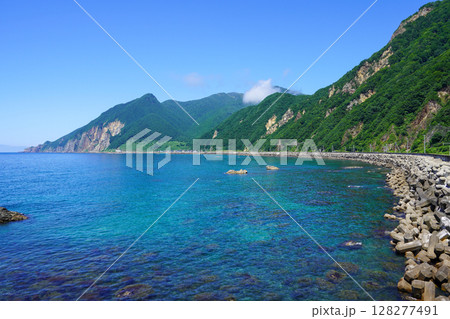 太田神社拝殿付近から見る北海道最西端（尾花岬もしくは舟隠 128277491