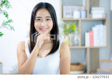 若い女性のスキンケアイメージ 若い女性のスキンケアイメージ 128277631
