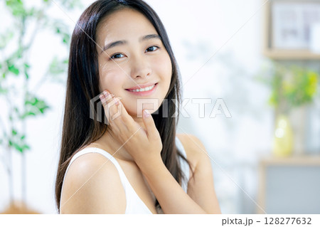 若い女性のスキンケアイメージ 若い女性のスキンケアイメージ 128277632