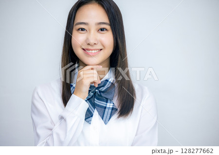 笑顔の女子高校生のポートレートを撮影 笑顔の女子高校生のポートレートを撮影 128277662
