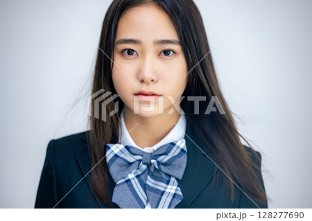 女子高生　真剣　広告イメージ 128277690