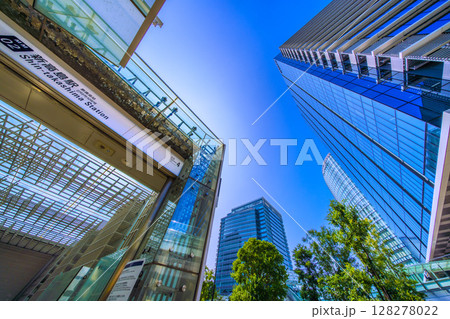 日本の横浜都市景観 新高島駅や駅前の摩天楼などを望む＝7月9日 128278022