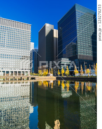 東京　和田倉濠と丸の内 128278253
