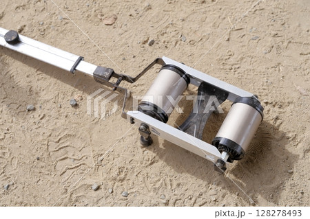 自転車競技のウォーミングアップ、トレーニング器具（ハイブリッドローラー式 サイクルトレーナー） 128278493