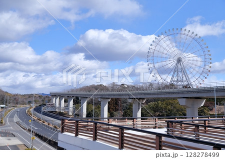 公園西駅、モリコロパークと観覧車（リニモ　愛知県 長久手市） 128278499