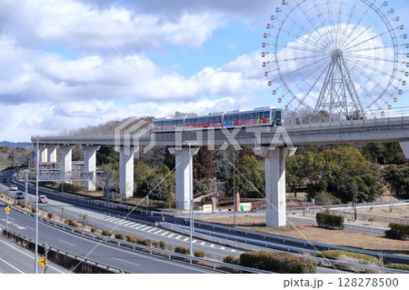 公園西駅、モリコロパークと観覧車(リニモ 愛知県 長久手市) 公園西駅、モリコロパークと観覧車(リニモ 愛知県 長久手市) 128278500