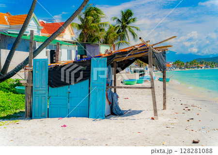 The seashore of a fishing village. 128281088