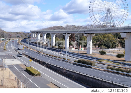 公園西駅、モリコロパークと観覧車(リニモ 愛知県 長久手市) 公園西駅、モリコロパークと観覧車(リニモ 愛知県 長久手市) 128281566