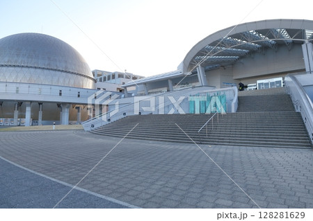 名古屋港水族館前の階段(愛知県 名古屋市) 名古屋港水族館前の階段(愛知県 名古屋市) 128281629