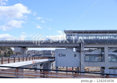 公園西駅、リニアモーターカーの乗車駅(リニモ 愛知県 長久手市) 公園西駅、リニアモーターカーの乗車駅(リニモ 愛知県 長久手市) 128281656