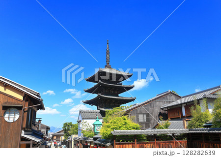 【京都府】快晴の八坂の塔（法観寺） 128282639
