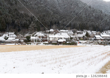冬の京都美山かやぶきの里 冬の京都美山かやぶきの里 128286648