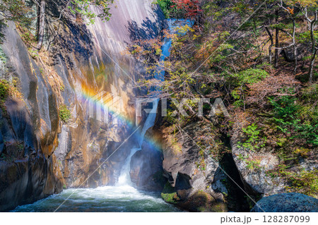 【滝素材】秋の昇仙峡・仙娥滝と虹と紅葉【山梨県】 【滝素材】秋の昇仙峡・仙娥滝と虹と紅葉【山梨県】 128287099