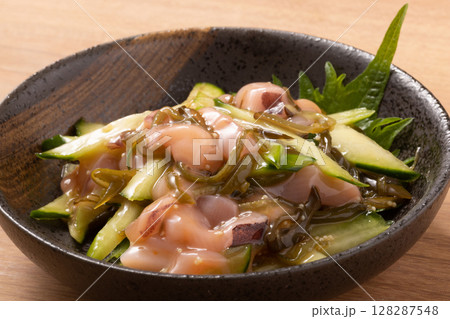 イカの塩辛　めかぶ　きゅうり和え 128287548