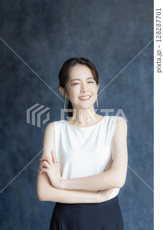 美しいミドル女性 美しいミドル女性 128287701