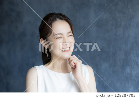 美しいミドル女性 美しいミドル女性 128287703