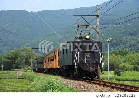 【大井川鐵道】E10形＋スハフ42形＋オハ35形＋E31形「かわかぜ」（大井川本線：抜里〜家山） 128288223