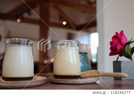 カフェのプリン 128288277