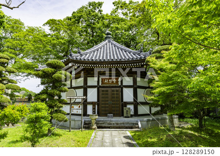 四国八十八箇所40番　観自在寺　宝聚殿八角堂　愛媛県愛南町 128289150