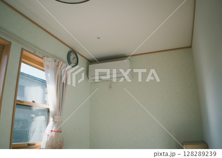 子供部屋のルームエアコン 128289239