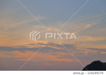 夕焼け空　雲　山 128289270