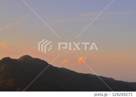 夕焼け空　雲　山 128289271