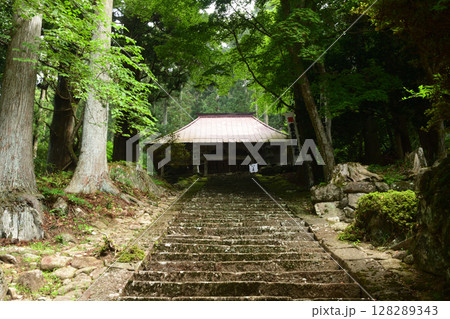 御嶽山真福院(本堂)　【三重県津市美杉町】 128289343
