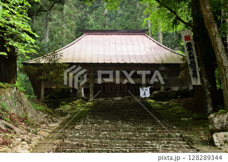 御嶽山真福院(本堂)　【三重県津市美杉町】 128289344