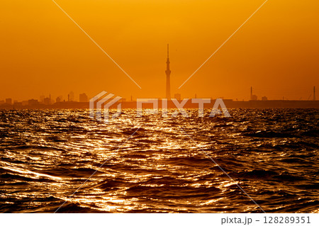 tokyo sky tree silhouette view from the ocean 128289351