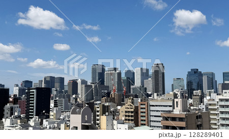 大阪市北区　天神橋六丁目から見た扇町から梅田方面の街並み　俯瞰 128289401