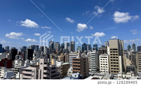 大阪市北区　天神橋六丁目から見た扇町から梅田方面の街並み　俯瞰 128289405