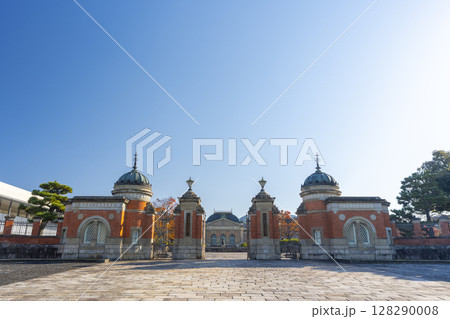 京都国立博物館正門(京都府京都市東山区茶屋町) 京都国立博物館正門(京都府京都市東山区茶屋町) 128290008