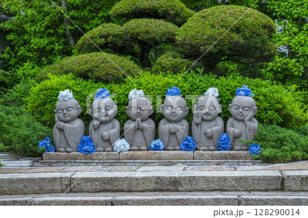 東福寺　霊源院のお地蔵さんと紫陽花 128290014
