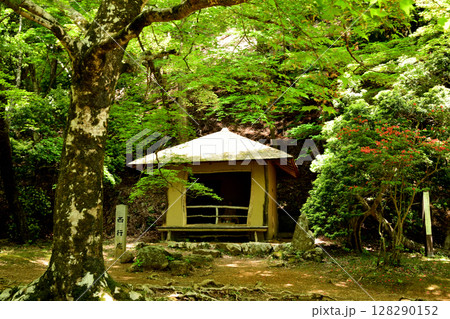 西行庵　【奈良県吉野町吉野山】 128290152