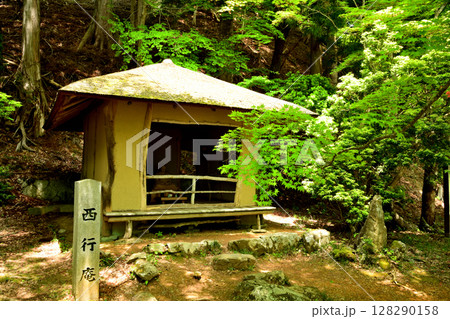 西行庵　【奈良県吉野町吉野山】 128290158