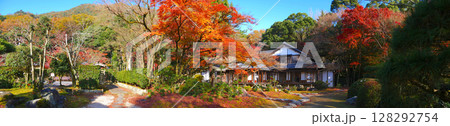 聚遠亭(しゅうえんてい)の紅葉/龍野城、龍野公園にある日本庭園 聚遠亭(しゅうえんてい)の紅葉/龍野城、龍野公園にある日本庭園 128292754