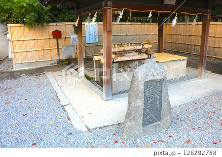 離宮の水「日本の名水百選」/水無瀬神宮/地下水 離宮の水「日本の名水百選」/水無瀬神宮/地下水 128292788