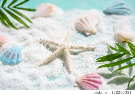 砂浜と海に強い光の夏イメージの背景 砂浜と海に強い光の夏イメージの背景 128293381
